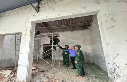 VKSND huyện Tiền Hải tham gia hỗ trợ xóa nhà tạm, nhà dột nát