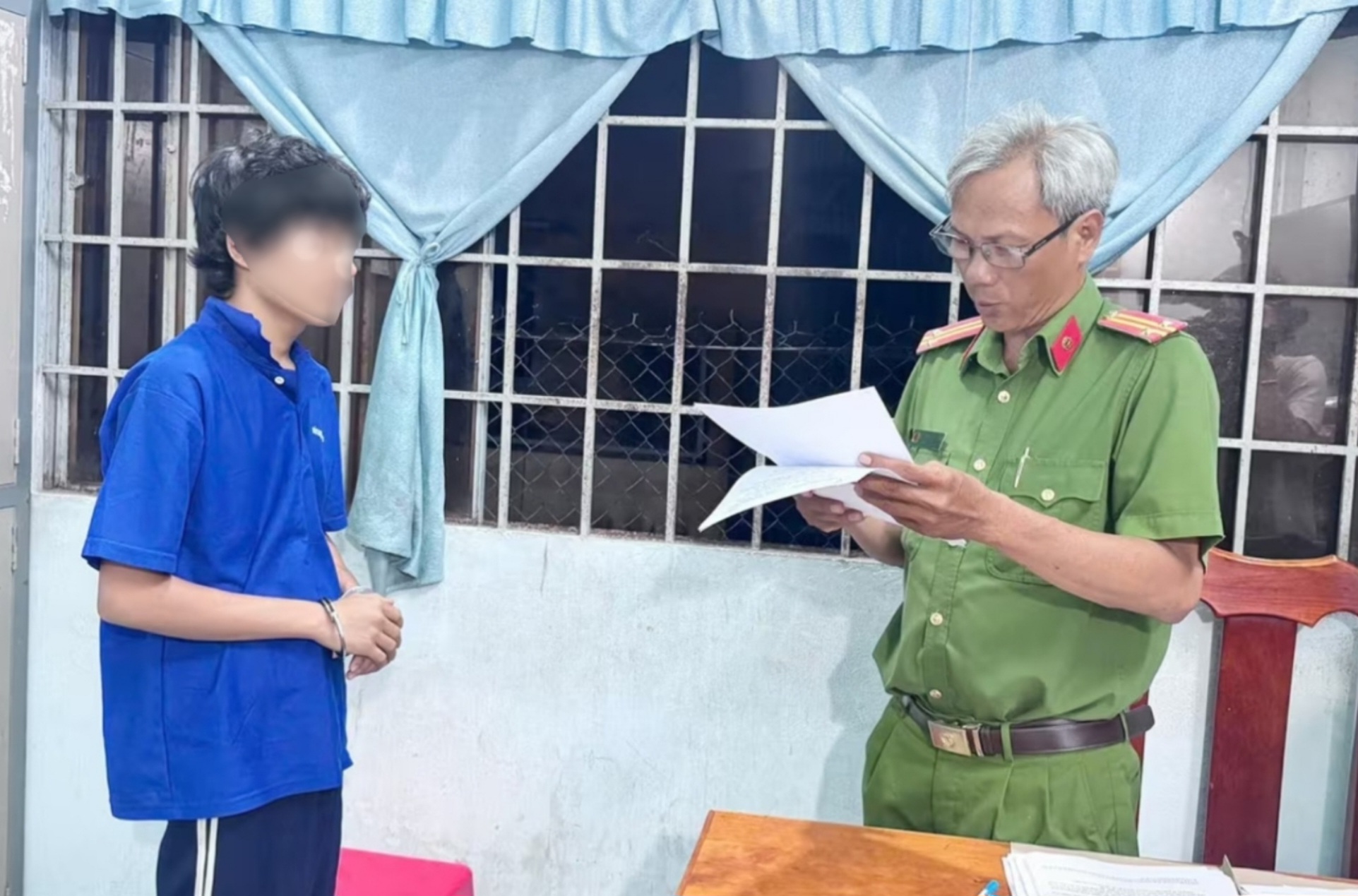 Bắt khẩn cấp thiếu niên 16 tuổi sát hại hai mẹ con ở Vĩnh Long