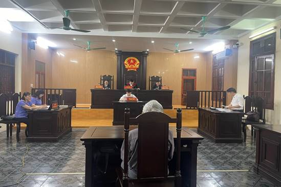 Viện trưởng VKSND huyện trực tiếp kiểm sát xét xử phiên tòa rút kinh nghiệm