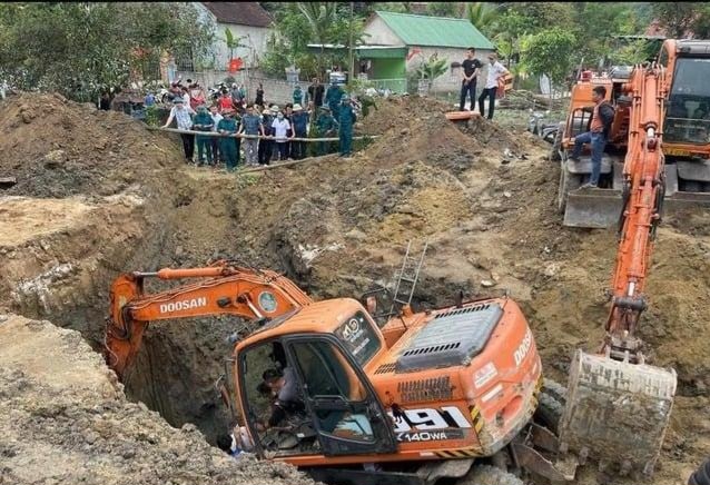 Sập giếng đào, 3 người thân trong một gia đình tử vong