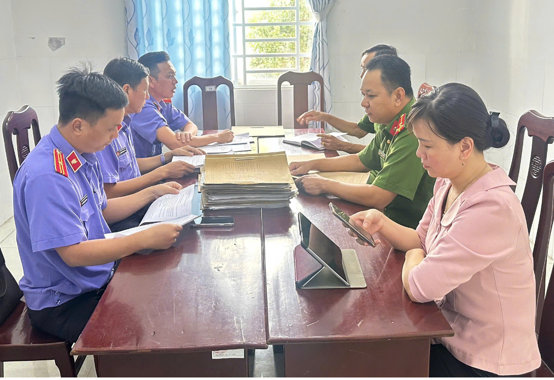 Trực tiếp kiểm sát công tác thi hành án hình sự tại UBND cấp xã