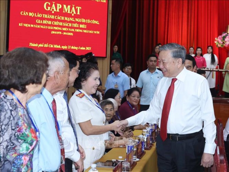 Tổng Bí thư gặp mặt cán bộ lão thành cách mạng, người có công, gia đình chính sách tiêu biểu