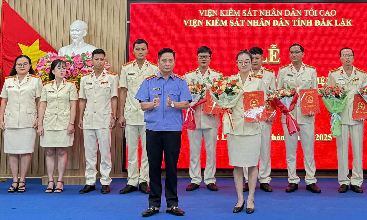 VKSND tỉnh Đắk Lắk  Công bố, trao quyết định bổ nhiệm 13 Kiểm sát viên