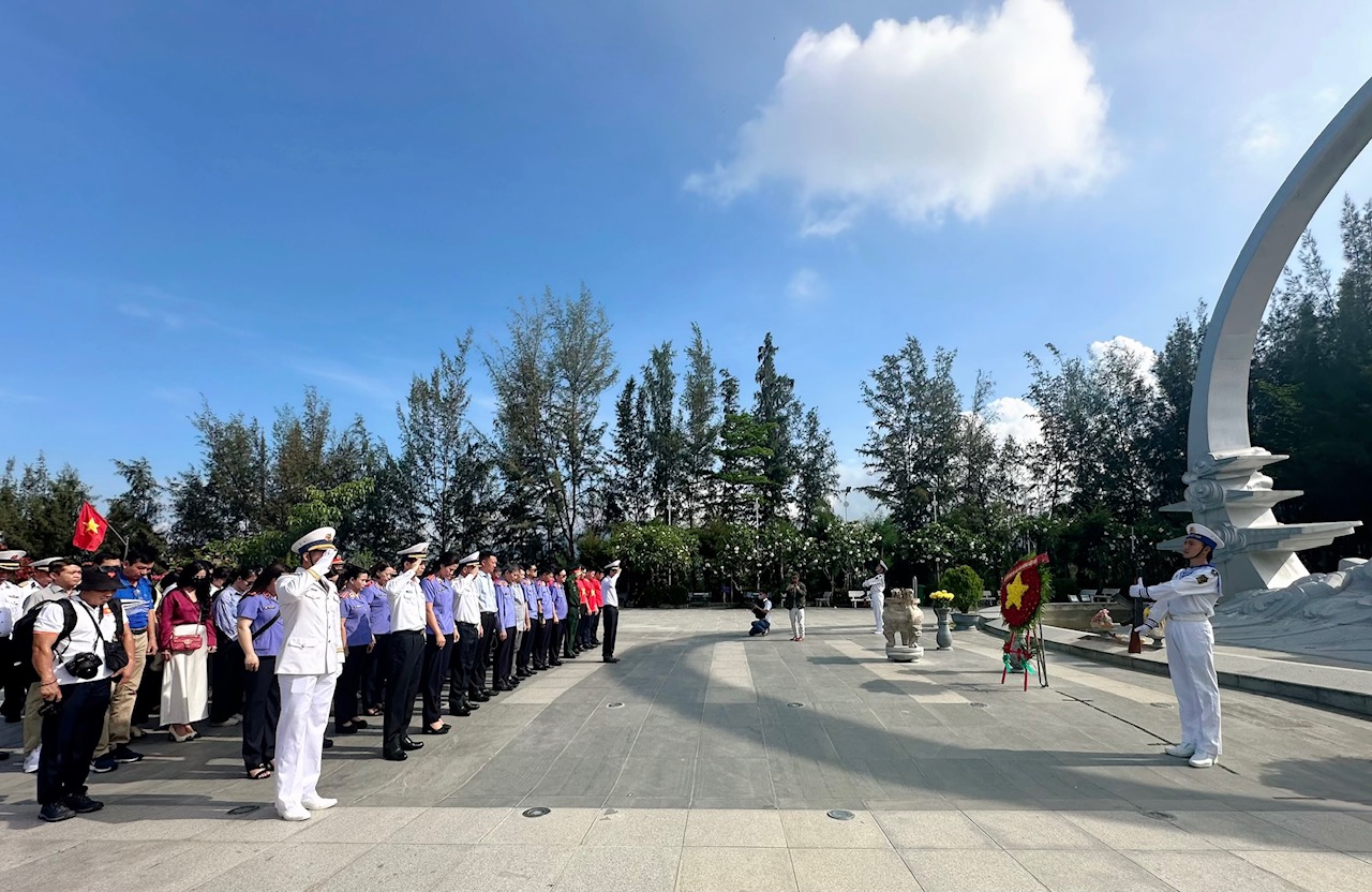 Bài 1 Nơi bắt đầu hành trình tới Trường Sa