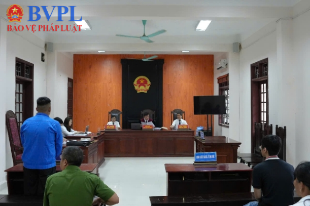 Tổ chức cho người khác trốn đi nước ngoài - nhận án thích đáng