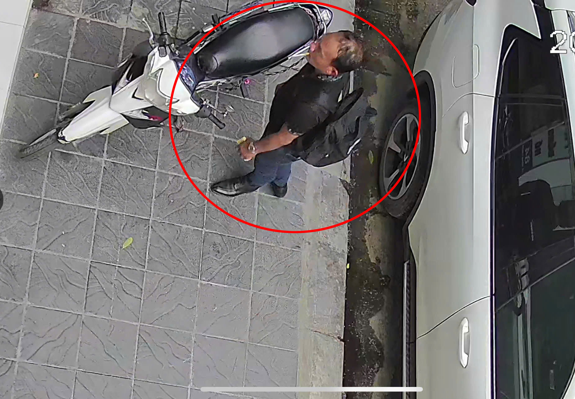 Bắt siêu trộm mô tô phá khoá xe chỉ trong vòng 3 giây