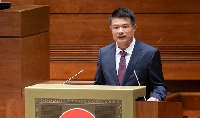 Viện trưởng Nguyễn Huy Tiến trình bày dự thảo Luật tương trợ tư pháp về hình sự