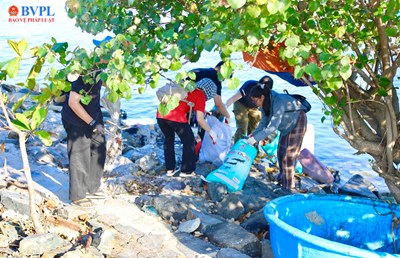 Hơn 200.000 người cùng nhặt rác trong “Clean Up Việt Nam 7”