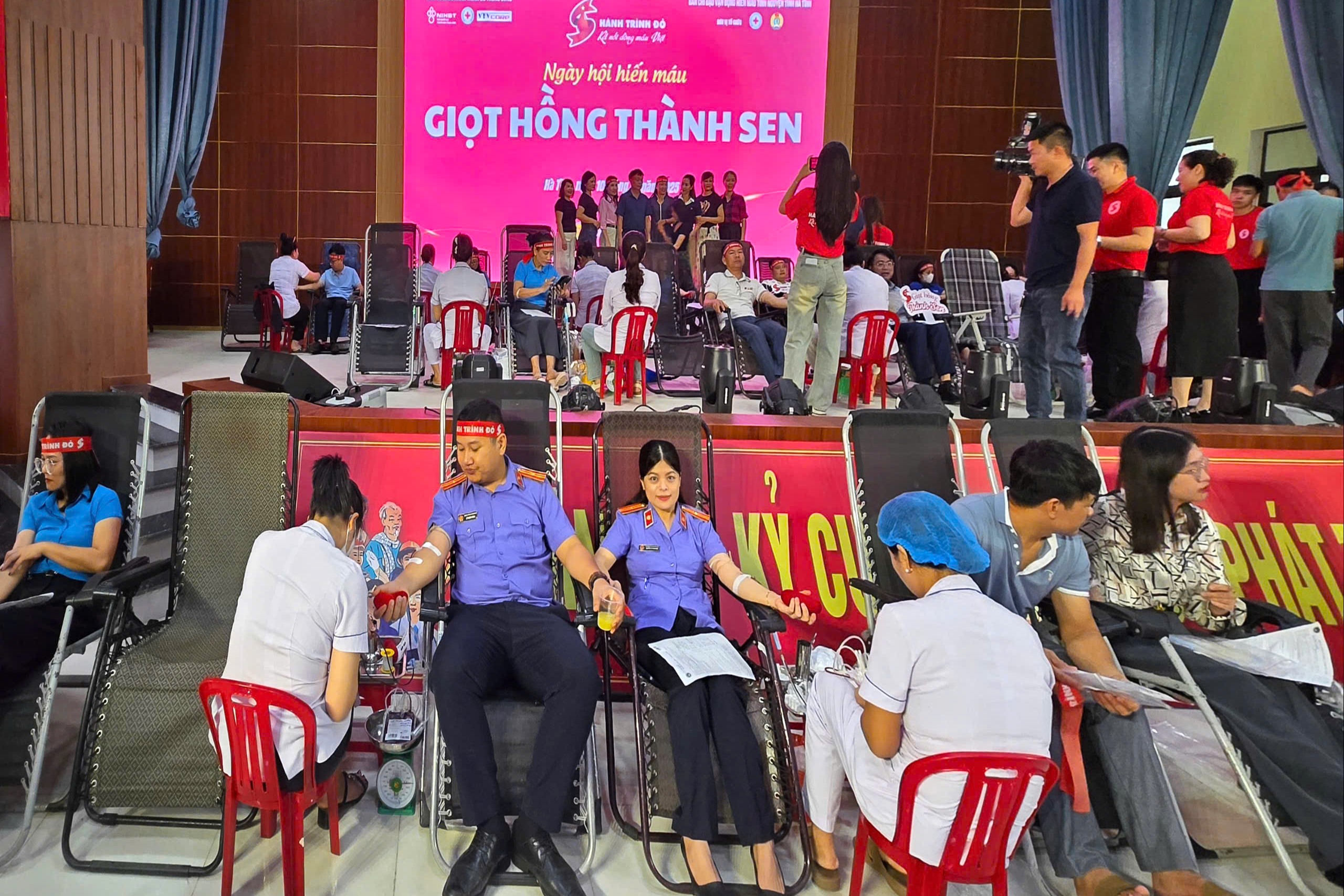 Hiến máu tình nguyện hưởng ứng Ngày hội hiến máu “Giọt hồng Thành Sen