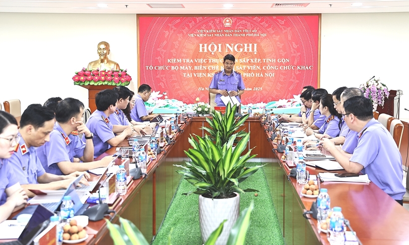 Đồng chí Nguyễn Huy Tiến kiểm tra công tác sắp xếp, tinh gọn tổ chức bộ máy tại VKSND TP Hà Nội