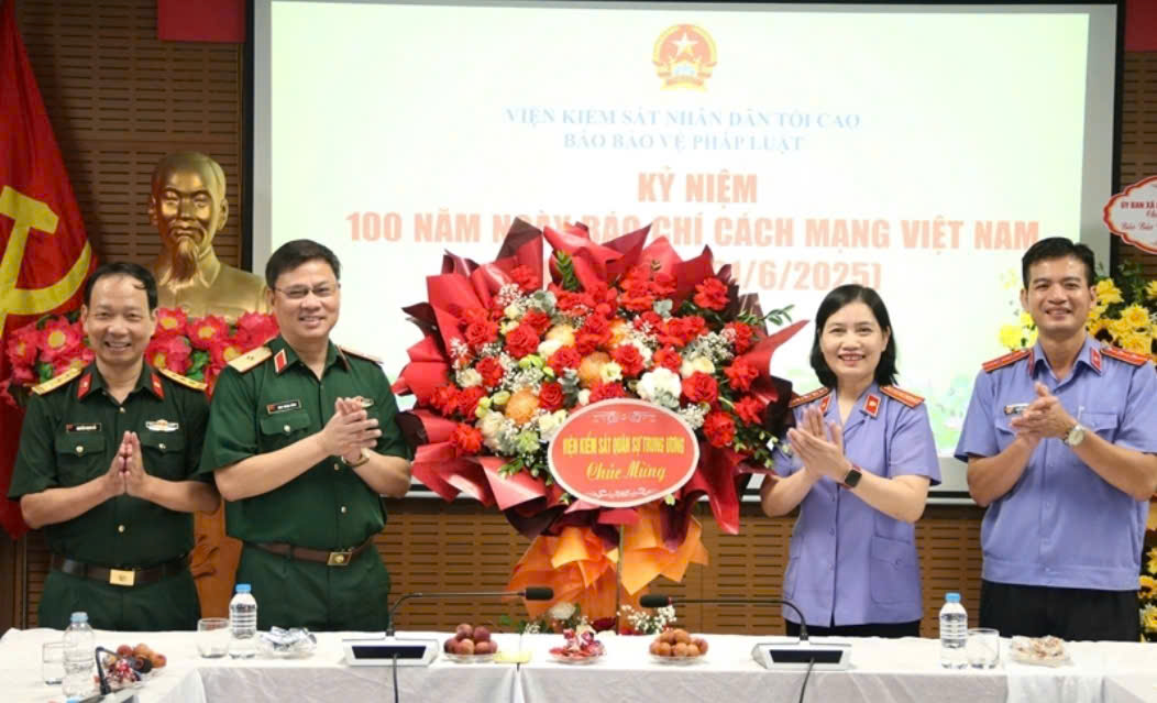 Viện kiểm sát quân sự Trung ương chúc mừng Báo Bảo vệ pháp luật nhân ngày Báo chí cách mạng Việt Nam