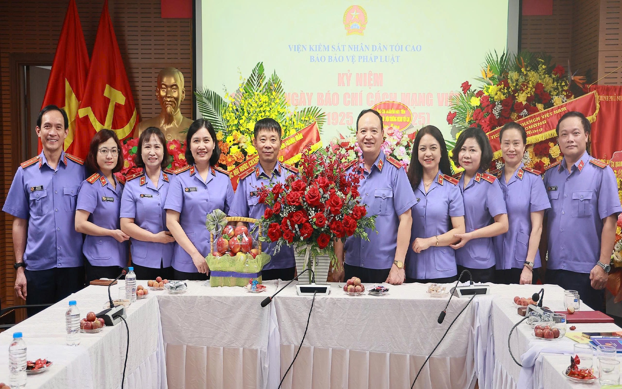 Nhiều cơ quan, đơn vị trong và ngoài ngành Kiểm sát thăm, chúc mừng Báo Bảo vệ pháp luật