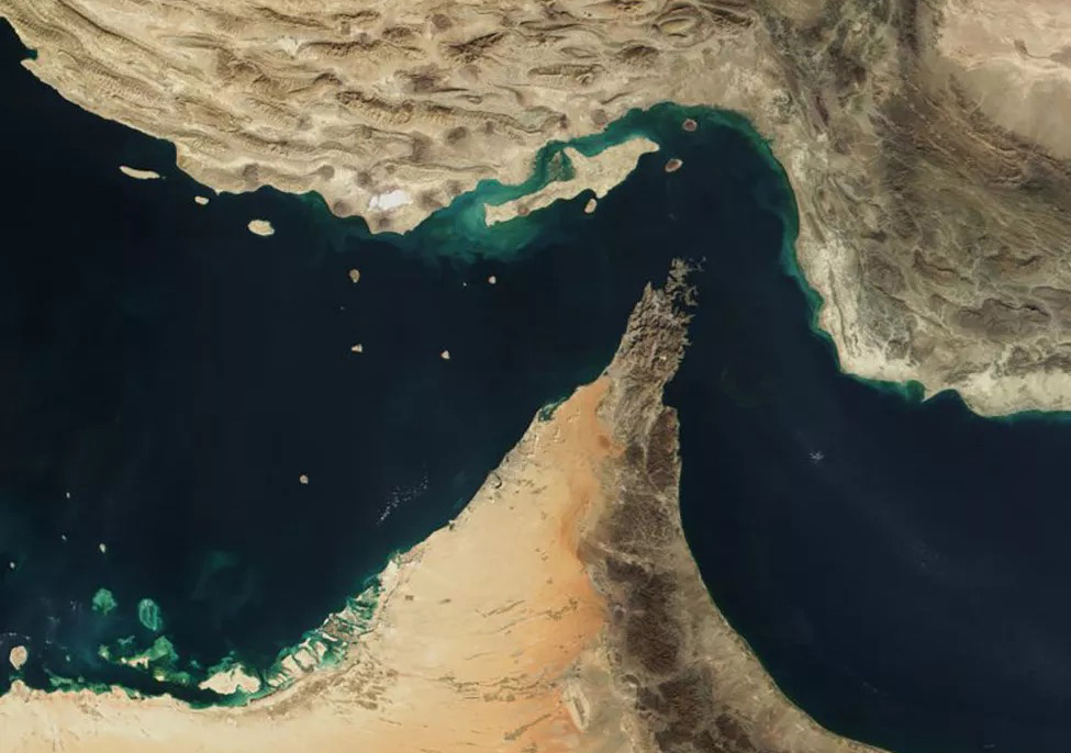 Iran quyết định đóng eo biển Hormuz