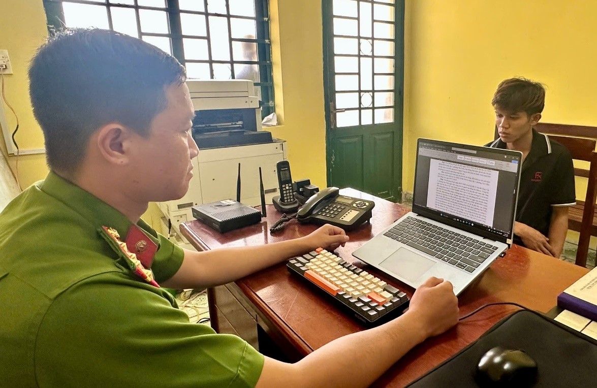 Bắt đối tượng đột nhập phòng kế toán trộm hơn 74 triệu đồng