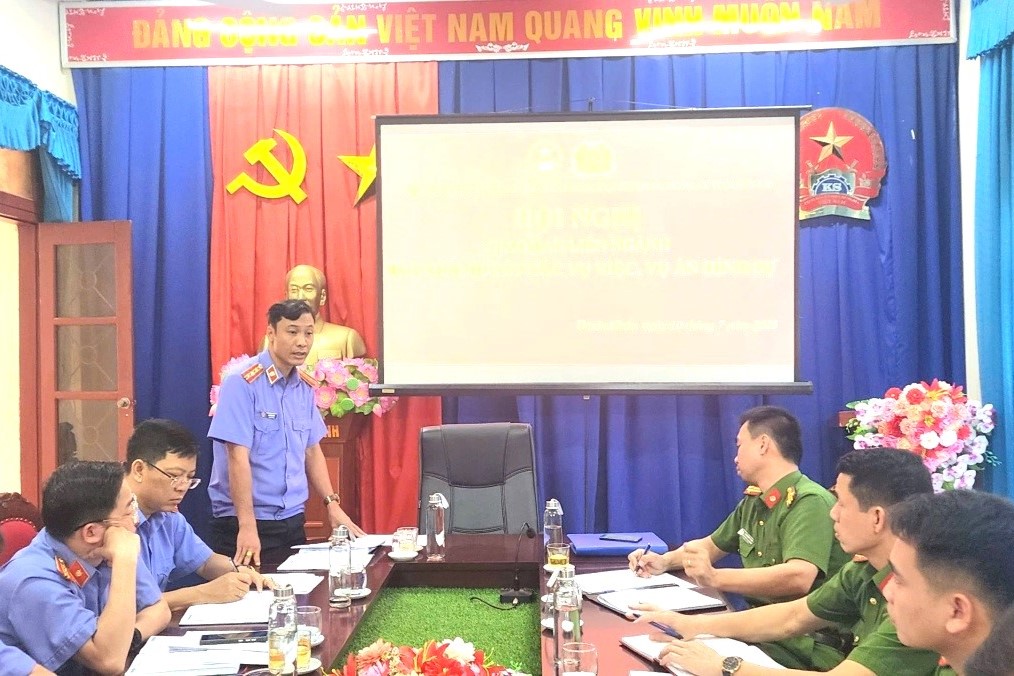 Giao ban liên ngành bàn hướng giải quyết đối với vụ việc, vụ án tạm đình chỉ