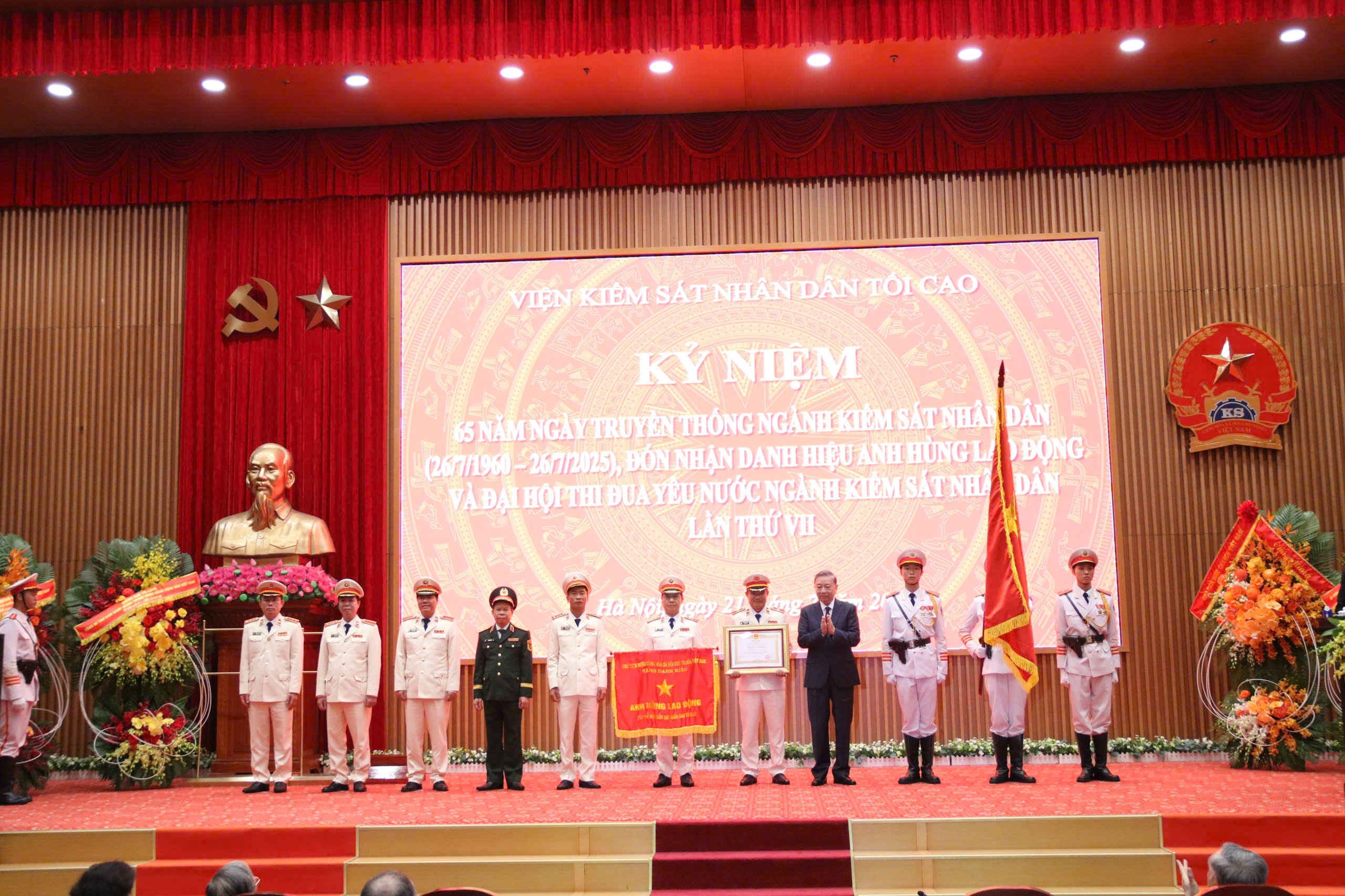 Hôm nay, VKSND tối cao đón nhận danh hiệu Anh hùng Lao động và Đại hội thi đua yêu nước ngành KSND