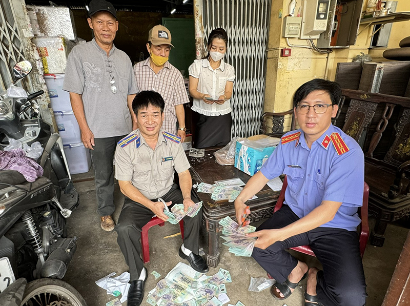 VKSND TP Hồ Chí Minh kiểm sát tiêu hủy vật chứng