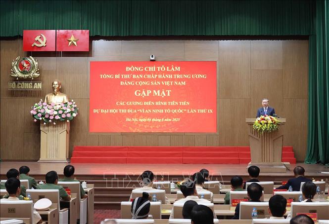 Tổng Bí thư gặp mặt điển hình tiên tiến dự Đại hội thi đua Vì An ninh Tổ quốc lần thứ 9