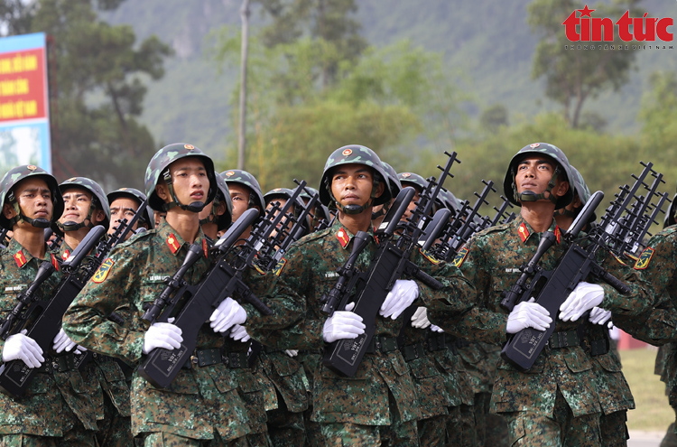 Gần 16 000 cán bộ, chiến sĩ hợp luyện diễu binh, diễu hành chuẩn bị cho lễ kỷ niệm trọng đại