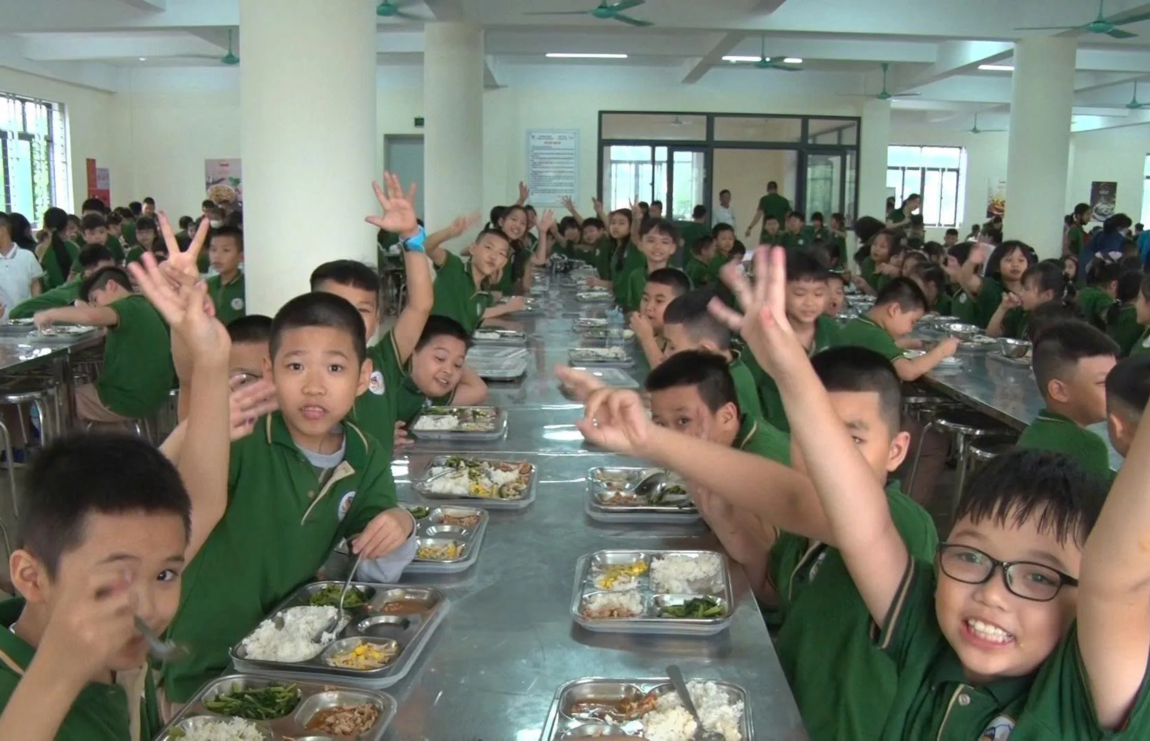 Hà Nội triển khai hỗ trợ bữa ăn bán trú cho học sinh tiểu học từ 20-30 nghìn đồng học sinh ngày