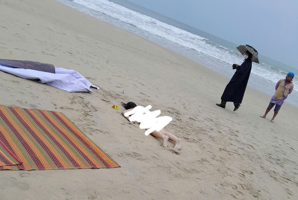 VKSND khu vực 2, TP Đà Nẵng kiểm sát khám nghiệm hiện trường vụ người tử vong tại bãi biển