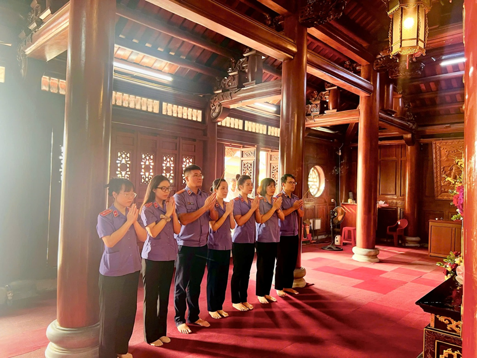 VKSND khu vực 5, tỉnh Hưng Yên dâng hương tưởng niệm Đền thờ Bác Hồ