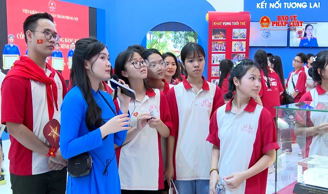 Giới trẻ háo hức khám phá không gian triển lãm ngành Kiểm sát nhân dân