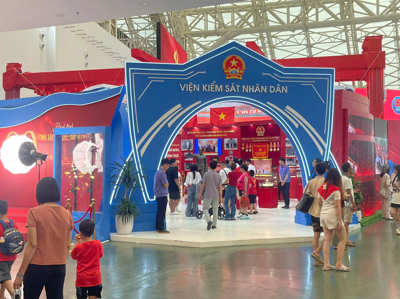 Triển lãm “80 năm hành trình Độc lập-Tự do-Hạnh phúc” kéo dài đến ngày 15 9