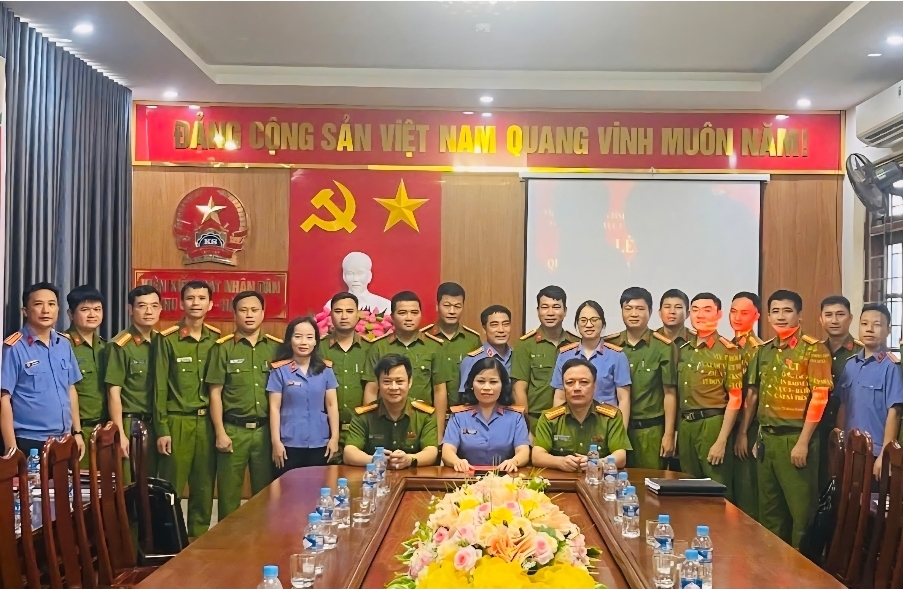 VKSND khu vực 3 Hà Tĩnh ký Quy chế phối hợp với Công an 17 phường, xã trên địa bàn