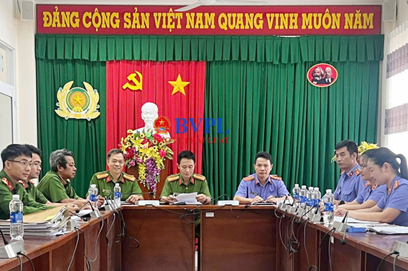 VKSND Khu vực 12 TP Hồ Chí Minh phối hợp kiểm tra tại Công an phường Phú Mỹ