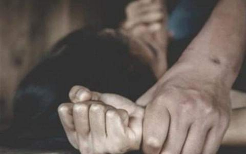 Khởi tố người đàn ông nhiều lần xâm hại bé gái 12 tuổi