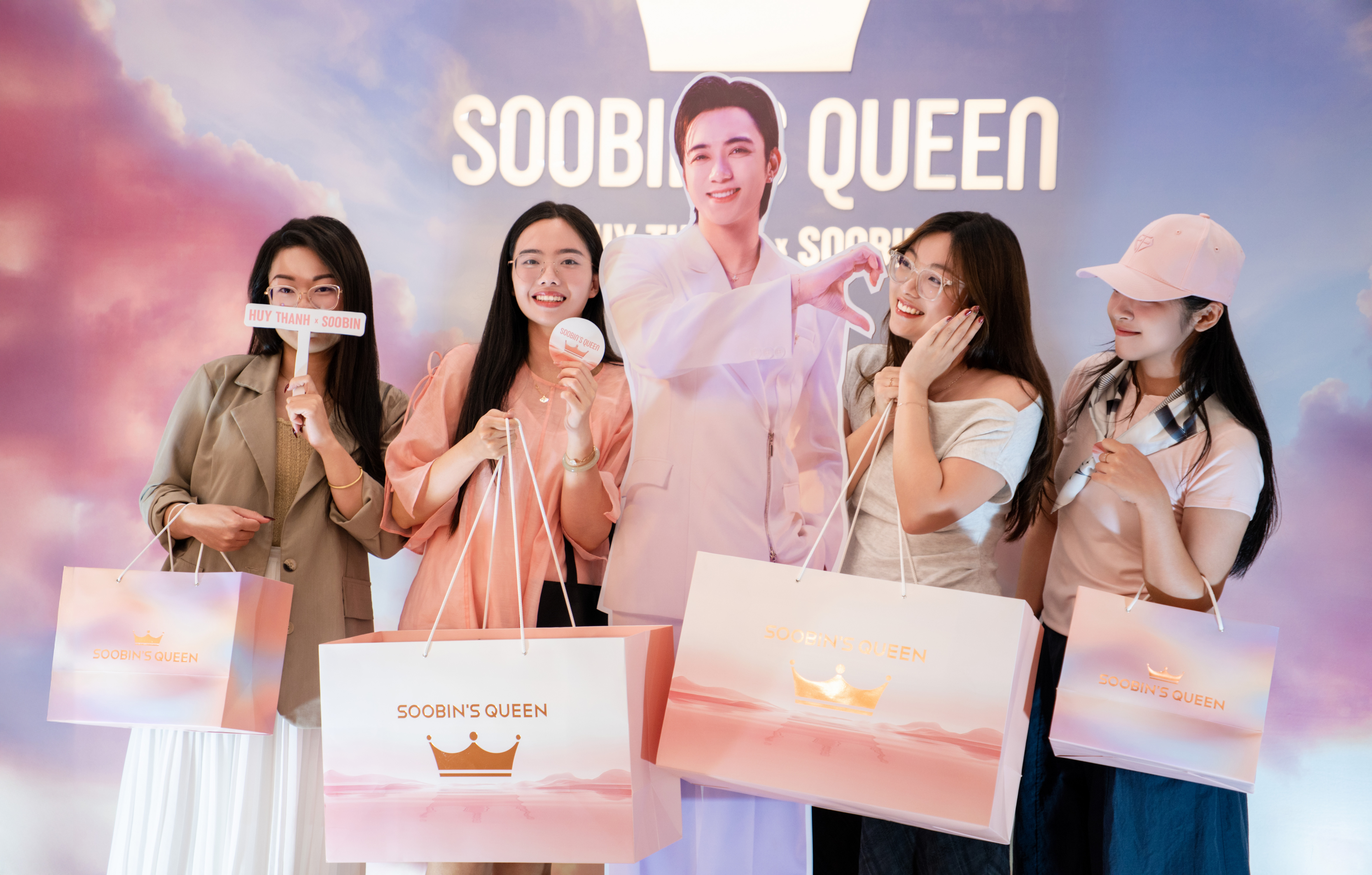 Huy Thanh tạo cơn sốt trang sức khi hợp tác với SOOBIN ra mắt bộ sưu tập SOOBIN S QUEEN