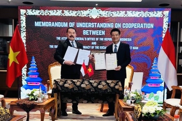 Viện trưởng VKSND tối cao Nguyễn Huy Tiến ký Bản ghi nhớ hợp tác với Cơ quan Tổng Chưởng lý nước Cộng hòa In-đô-nê-xi-a