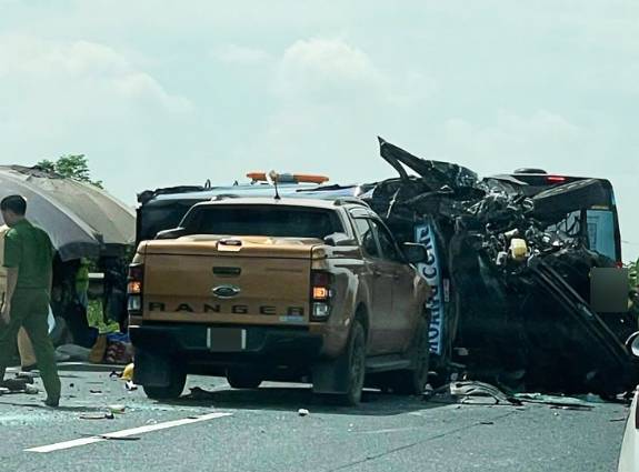 Tai nạn liên hoàn trên cao tốc Pháp Vân - Cầu Giẽ khiến nhiều người bị thương