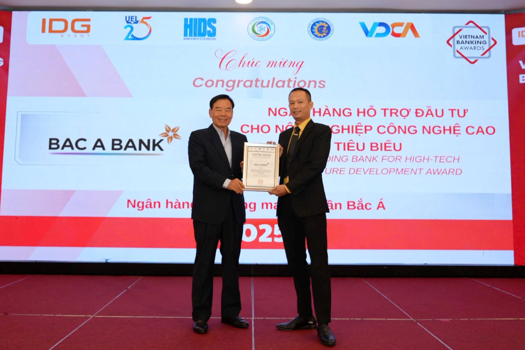 BAC A BANK giành giải thưởng Ngân hàng tiêu biểu đồng hành cùng nông nghiệp công nghệ cao