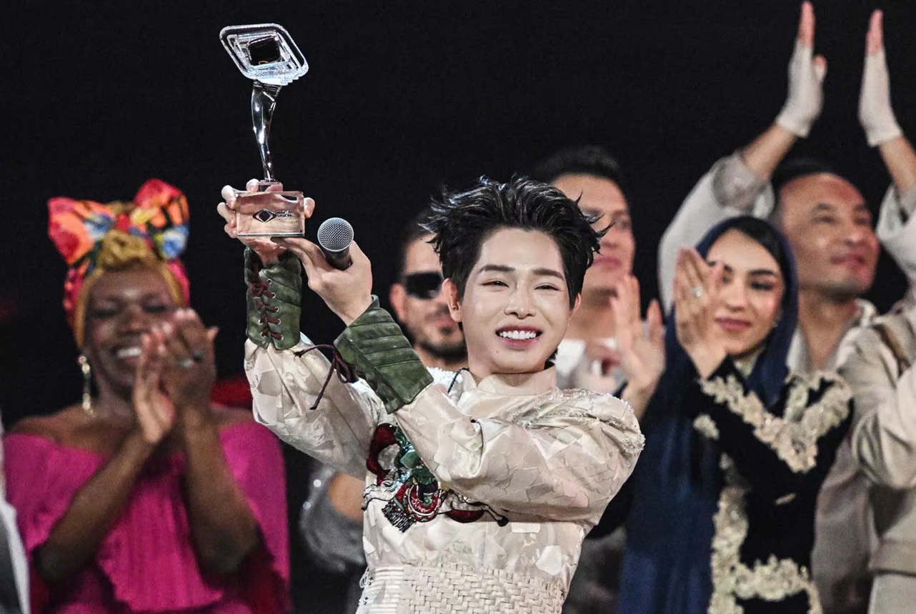 Thủ tướng gửi thư chúc mừng ca sĩ Đức Phúc giành ngôi Quán quân Cuộc thi âm nhạc quốc tế Intervision 2025