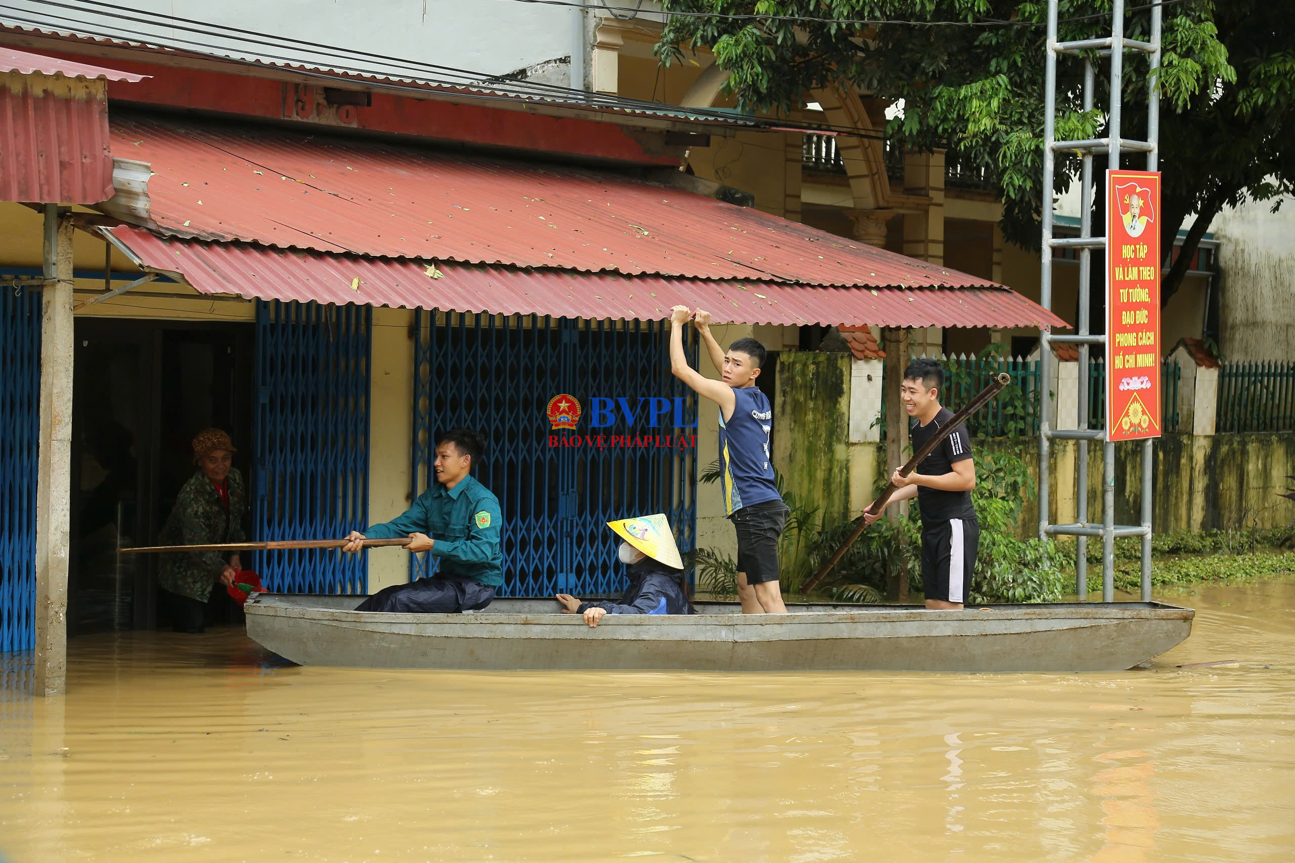 Cận cảnh vùng ngập lụt nặng ở xã Tây Đô Thanh Hoá