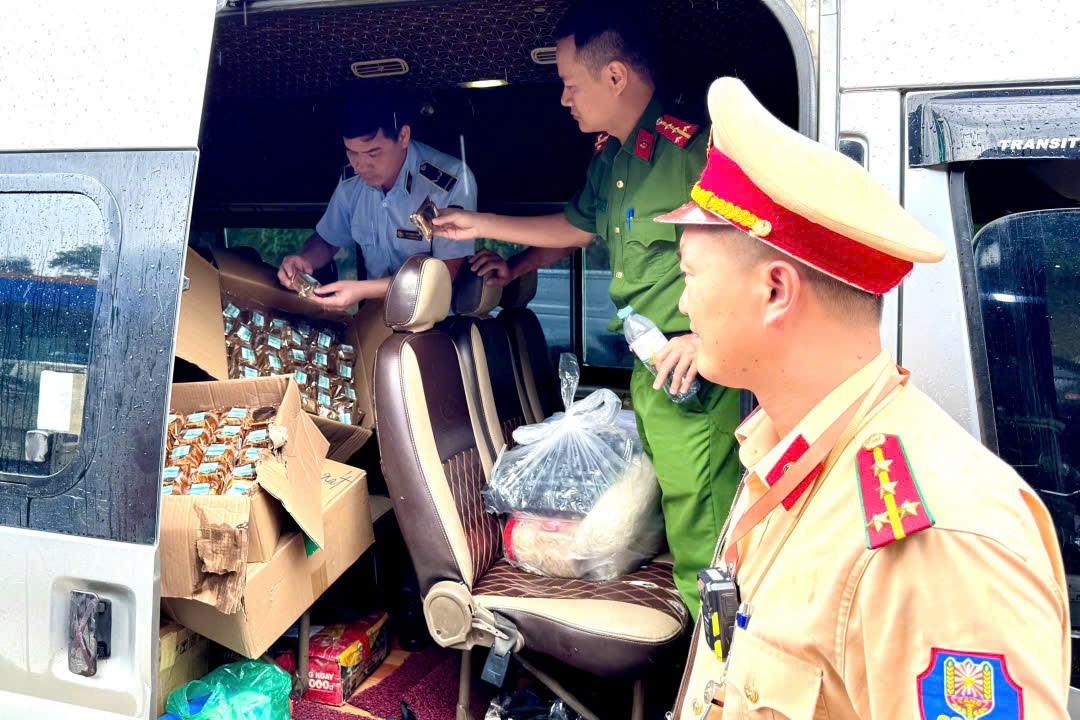 Phát hiện, thu giữ gần 1000 chiếc bánh Trung thu không rõ nguồn gốc