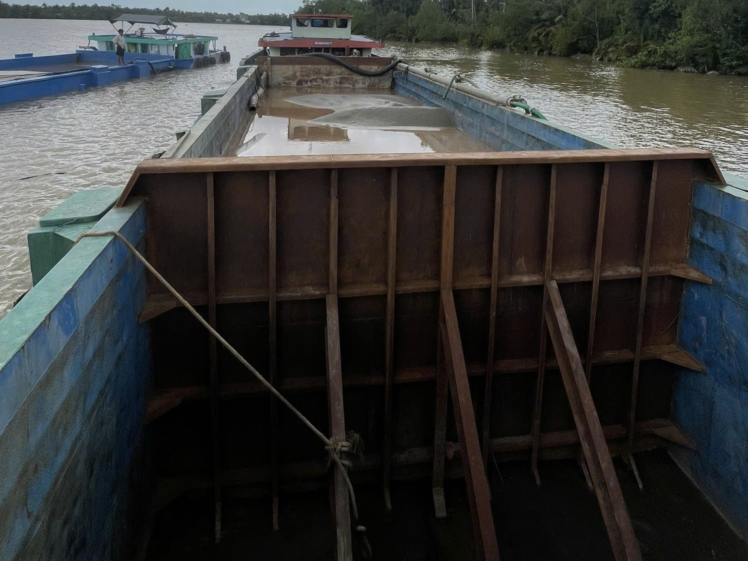 Xử phạt 24 triệu đồng đối với trường hợp vận chuyển cát không rõ nguồn gốc