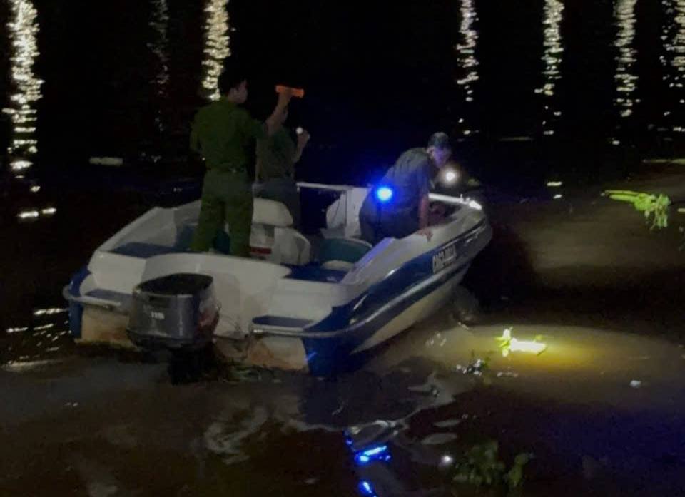 Thi thể thanh niên xuồng máy đâm trụ phao rơi xuống sông đã tìm thấy