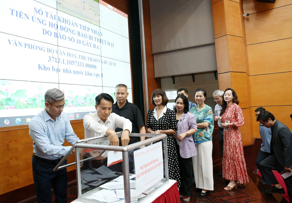 Quyên góp gần 4,3 tỉ đồng ủng hộ đồng bào bị thiệt hại do bão lũ