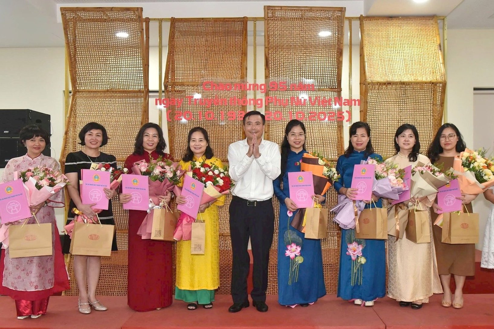 Phụ nữ TAND TP Hà Nội giỏi việc nước, đảm việc nhà , vững vàng giữa “vườn hoa công lý”