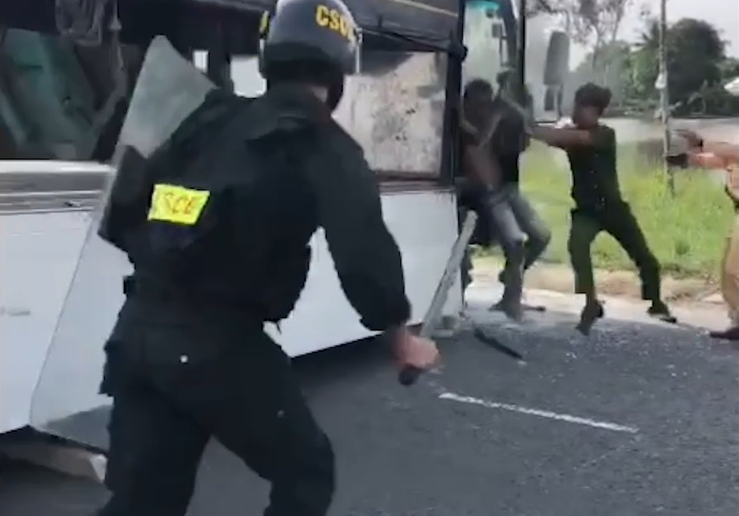 Kịp thời khống chế tài xế “ngáo đá” cầm dao chống trả lực lượng Công an