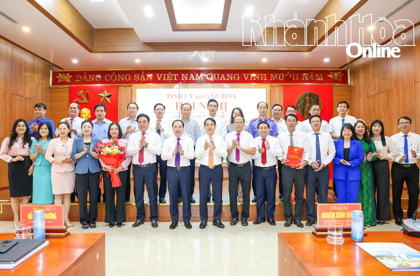 Khánh Hòa công bố các quyết định về công tác cán bộ các cơ quan Đảng