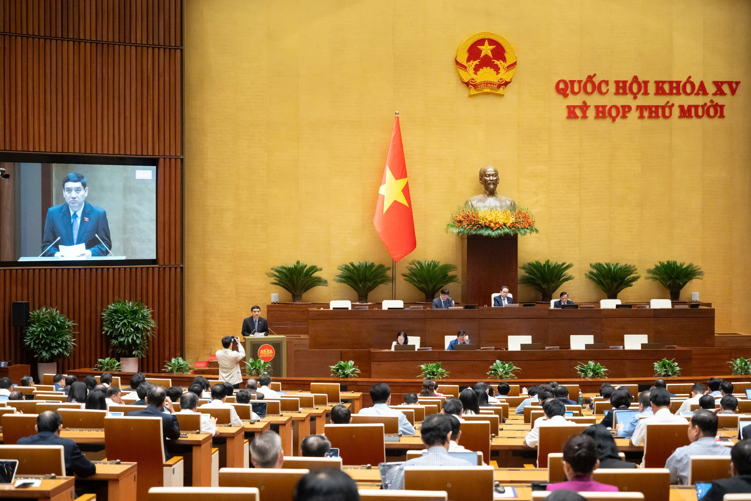 Thúc đẩy phát triển kinh tế báo chí, bảo vệ quyền tác nghiệp hợp pháp của người làm báo