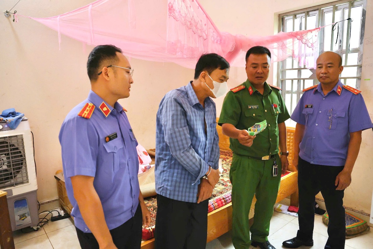 VKSND khu vực 5, tỉnh Sơn La Kiểm sát việc khám xét khẩn cấp đối tượng tàng trữ trái phép chất ma túy