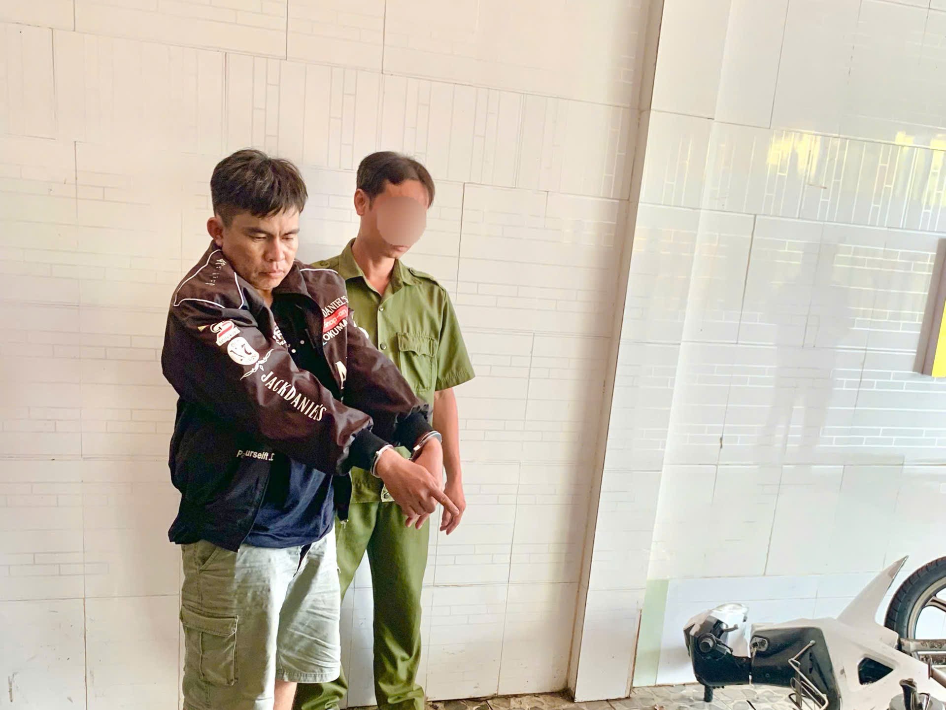 Khởi tố, bắt tạm giam đối tượng tàng trữ trái phép chất ma túy