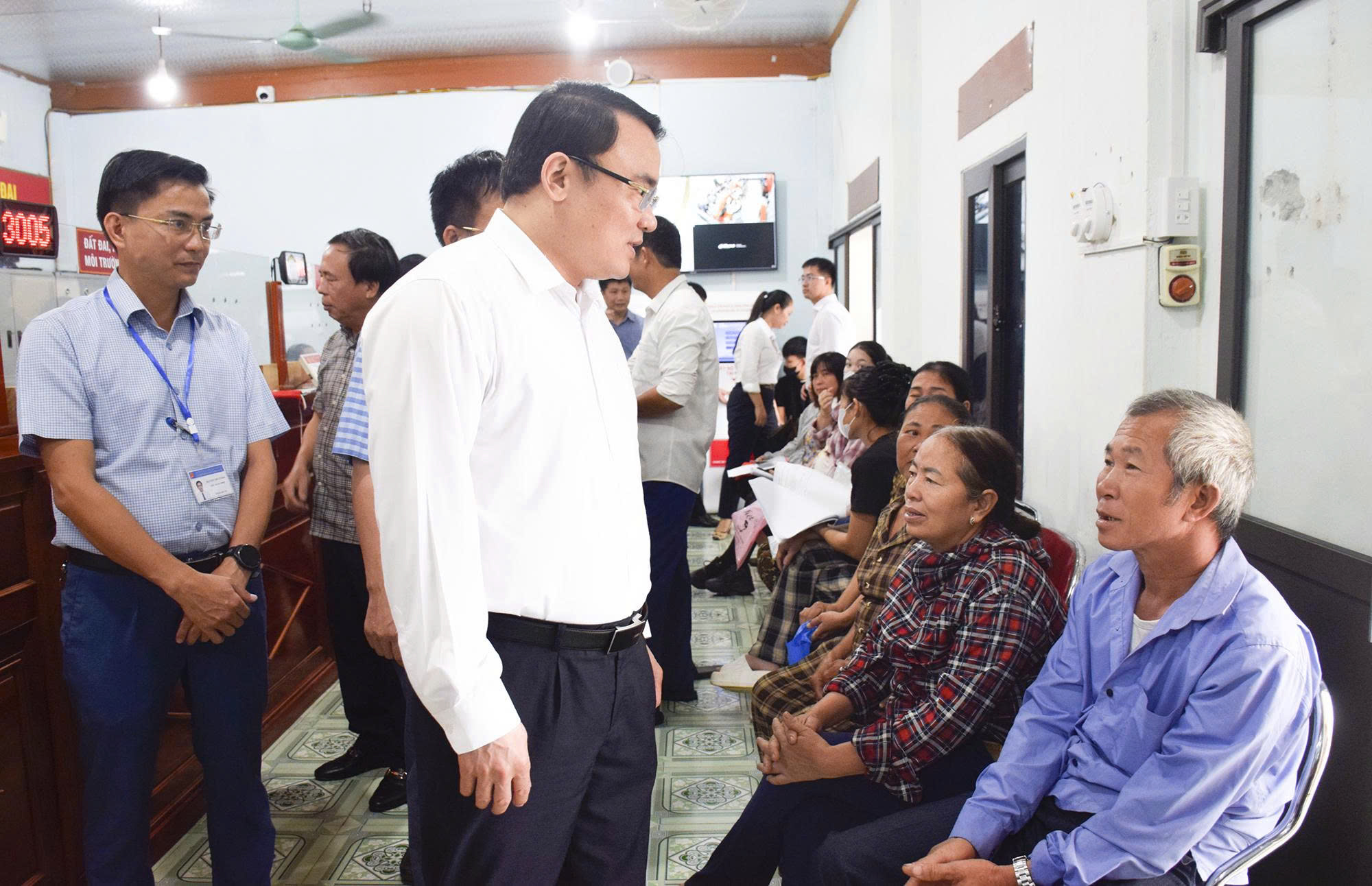 Bài 3 Lấy người dân và doanh nghiệp làm trung tâm phục vụ