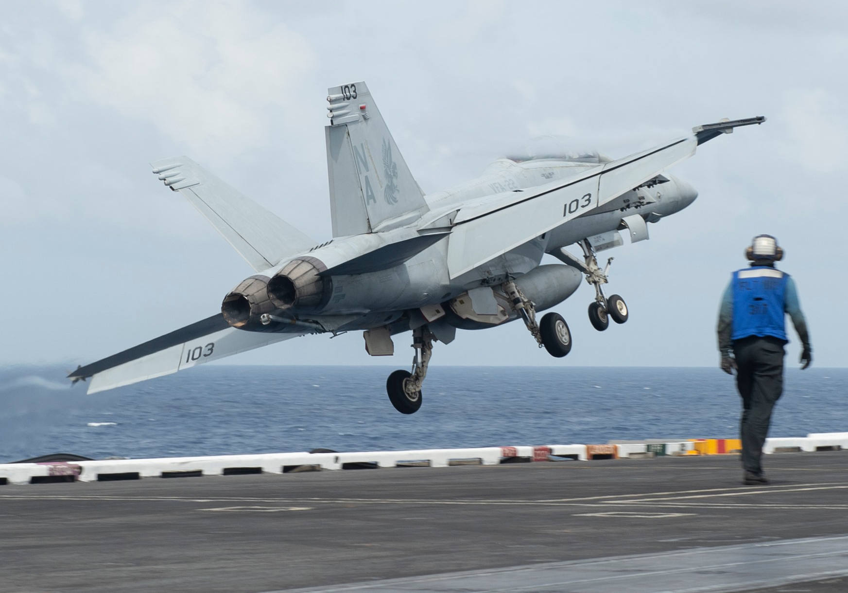 Tiêm kích F A-18F và trực thăng MH-60R của Hải quân Mỹ rơi ở Thái Bình Dương