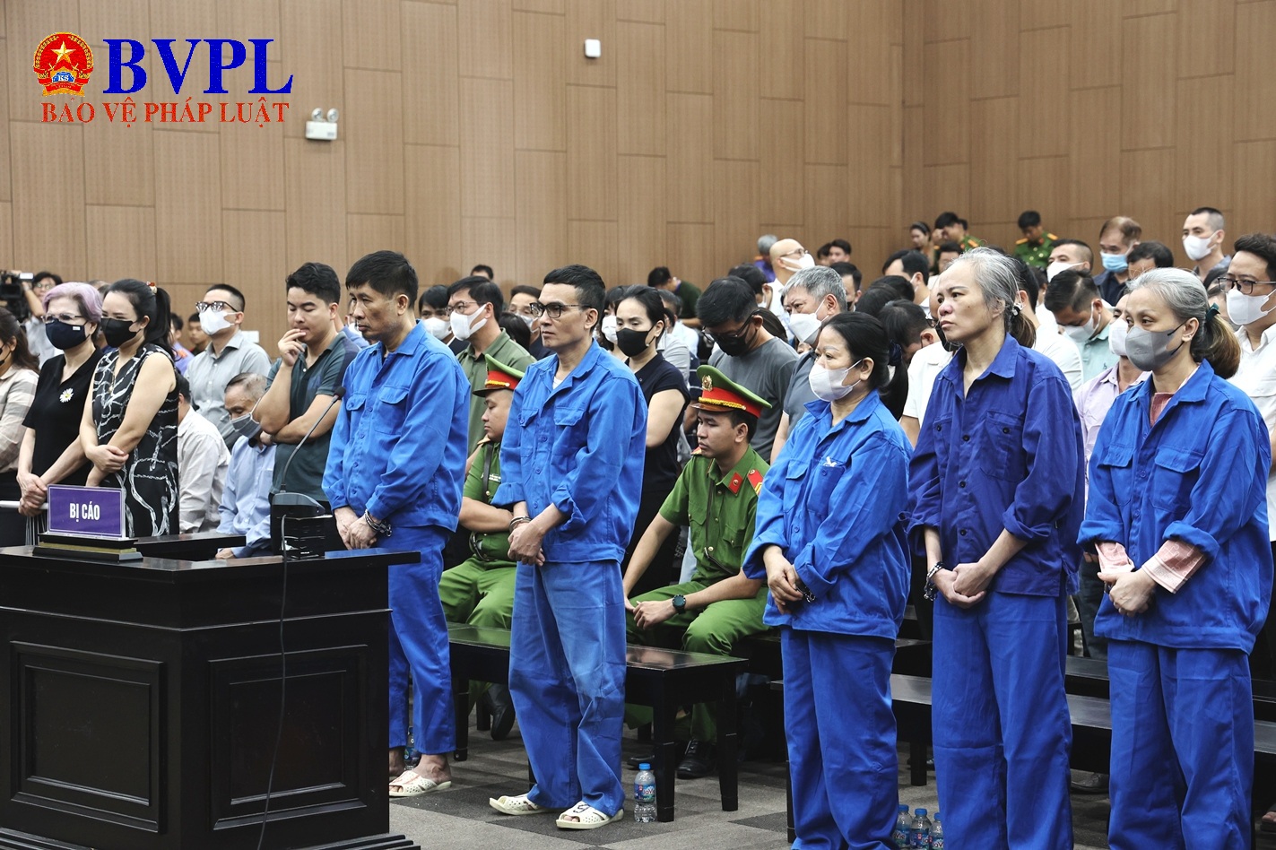 Cựu Bí thư Thành ủy TP Hòa Bình và các bị cáo trong đường dây đánh bạc nghìn tỉ tại phiên tòa